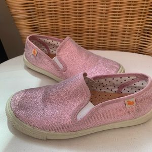 Toddler’s sneakers